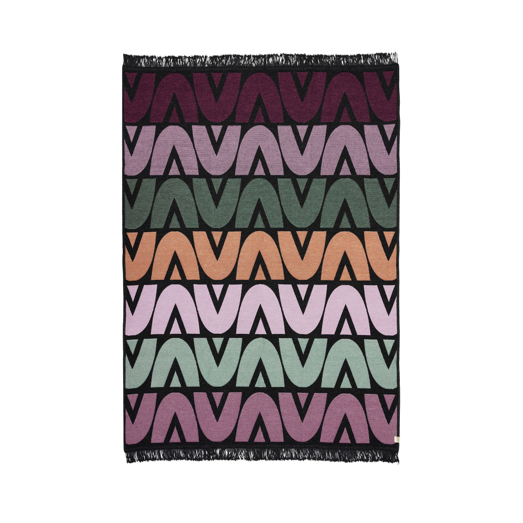 Geometrik desenli, renkli halı kilim