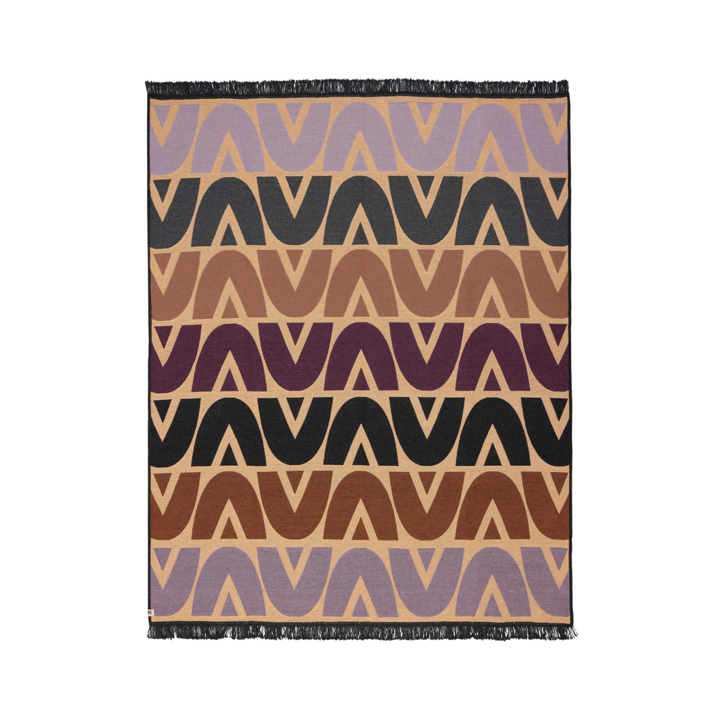 Geometrik desenli, renkli halı kilim