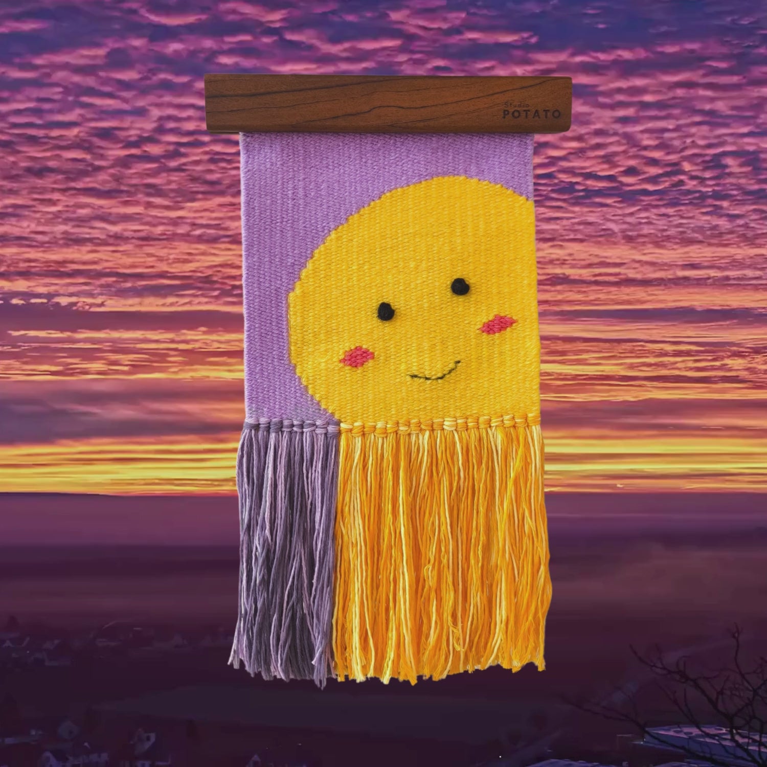 Cheeky Sun El Dokuması Duvar Dekoru