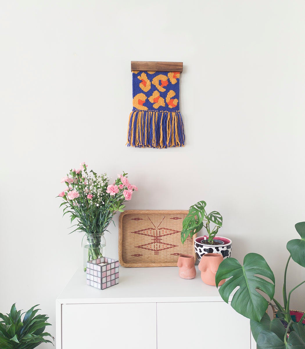 Wild Thing El Dokuması Duvar Dekoru