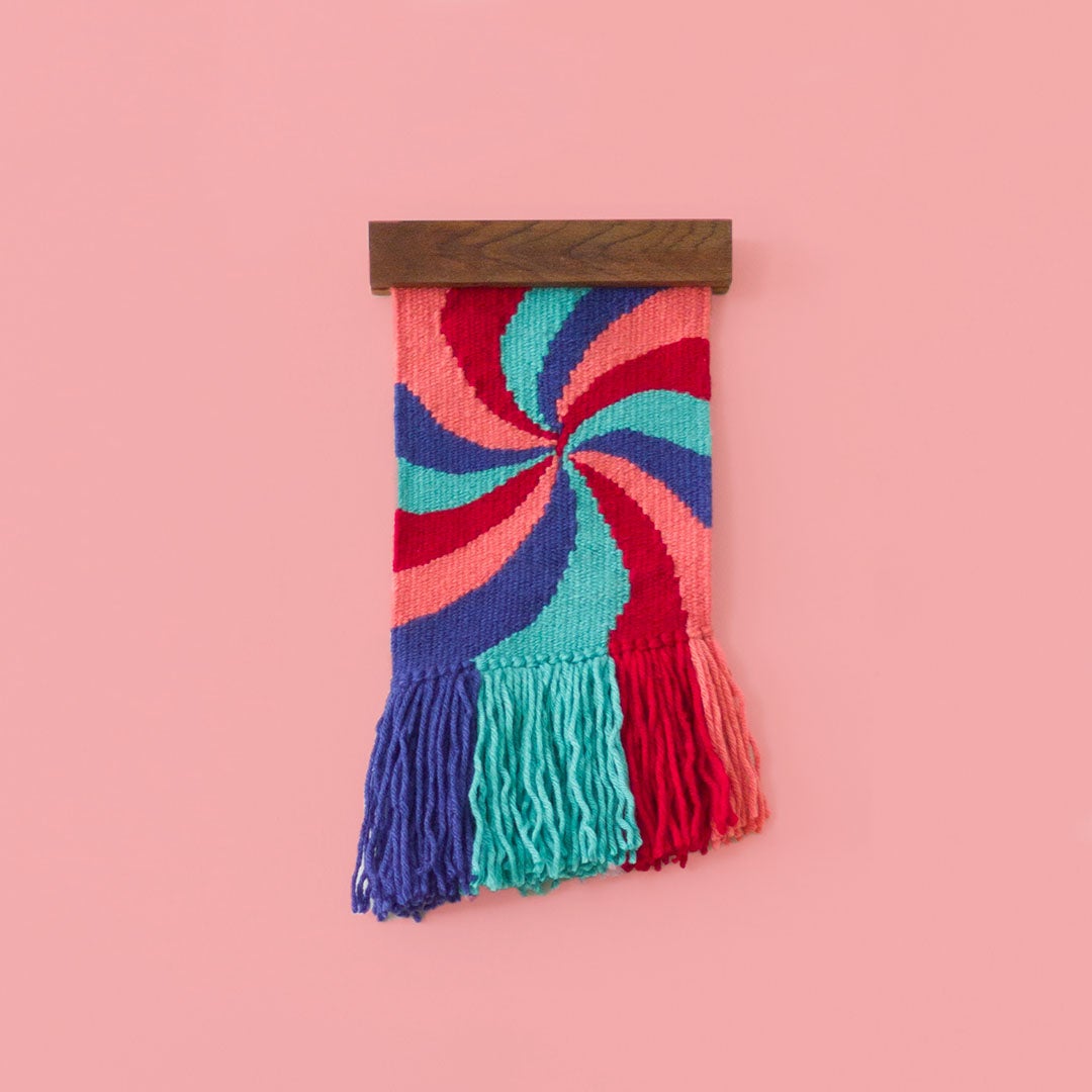 Kırmızı Spiral El Dokuması Duvar Dekoru