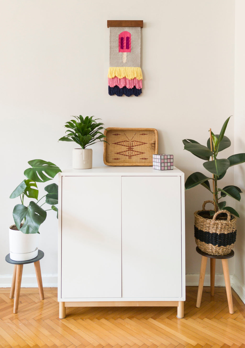 Popsicle Desenli Püsküllü Salon ve Kafeler İçin Dekoratif Duvar Dekoru